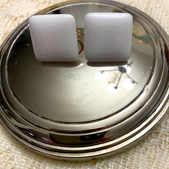 White Lucite TRIFARI Clip VTG earrings Square Simple GrannyCore Costume Signed - Picture 1 of 7